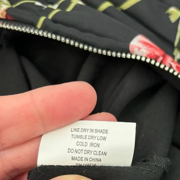 White Fox Boutique Monte Carlo Mini Dress Black Red Floral Size XS - Picture 15 of 15